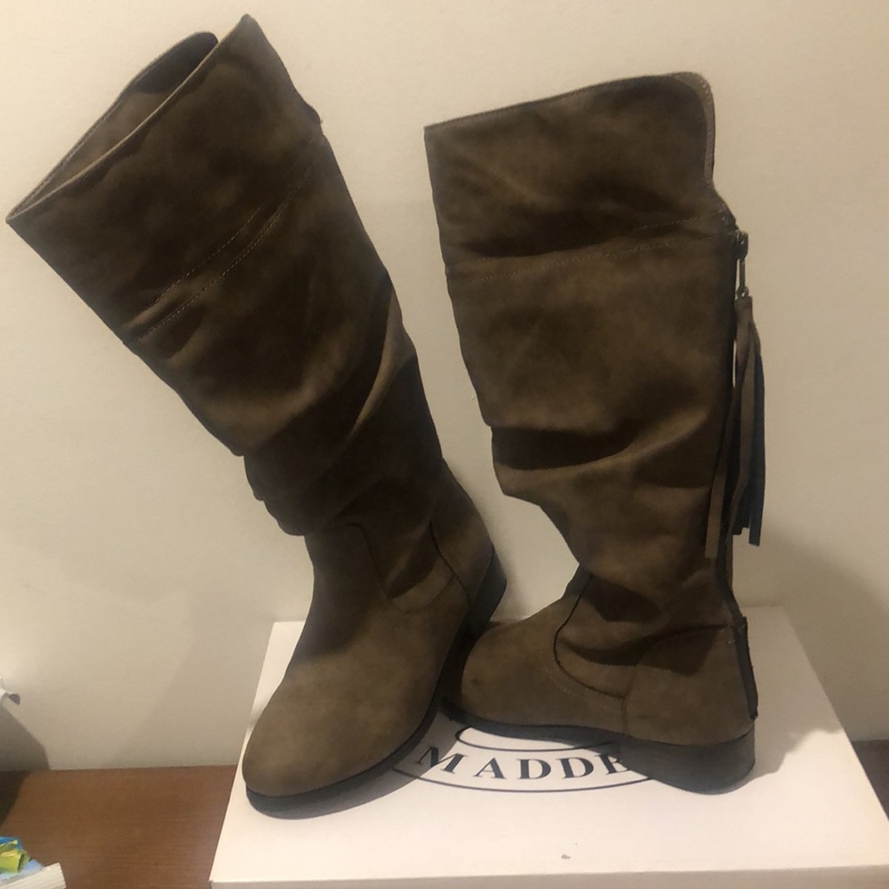 Boots - Picture 3 of 3